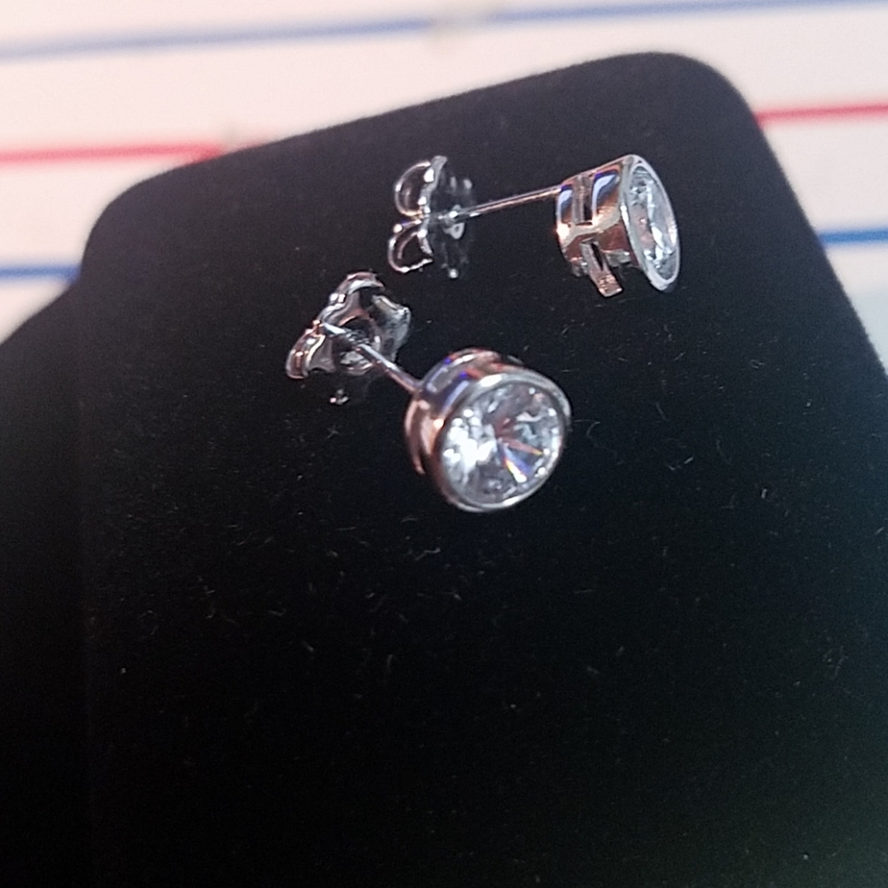 Rodium plated CZ stud